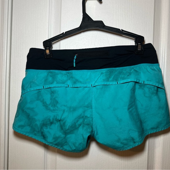 Lululemon Tie Dye women’s shorts size 6 - Picture 3 of 5